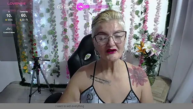 Snapshot of bety-cum2 chatting on December 19, 10:45 am bety-cum2 online show from December 19, 10:45 am