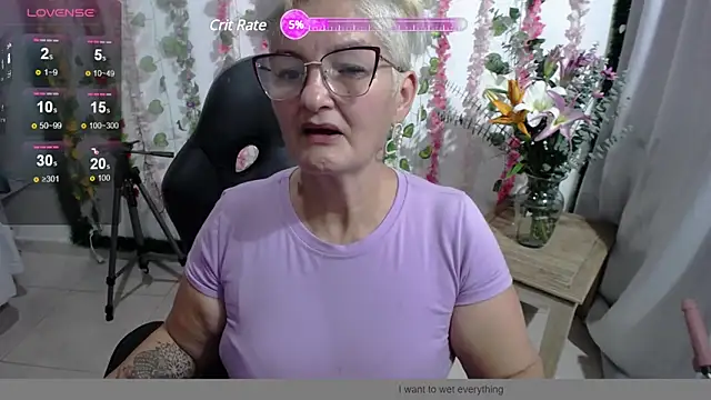 Snapshot of bety-cum2 chatting on December 19, 10:10 pm bety-cum2 online show from December 19, 10:10 pm