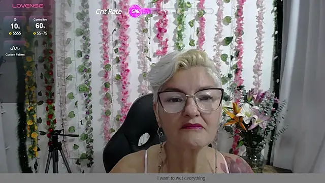 Snapshot of bety-cum2 chatting on December 20, 9:54 am bety-cum2 online show from December 20, 9:54 am