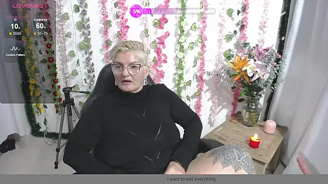 Snapshot of bety-cum2 chatting on December 22, 9:44 am bety-cum2 online show from December 22, 9:44 am