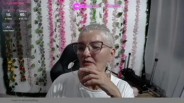 Snapshot of bety-cum2 chatting on January 2, 11:06 pm bety-cum2 online show from January 2, 11:06 pm