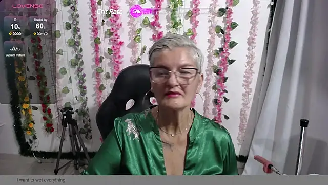 Snapshot of bety-cum2 chatting on January 11, 10:29 am bety-cum2 online show from January 11, 10:29 am