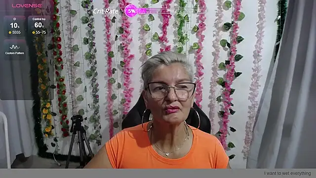 Snapshot of bety-cum2 chatting on January 12, 12:44 pm bety-cum2 online show from January 12, 12:44 pm