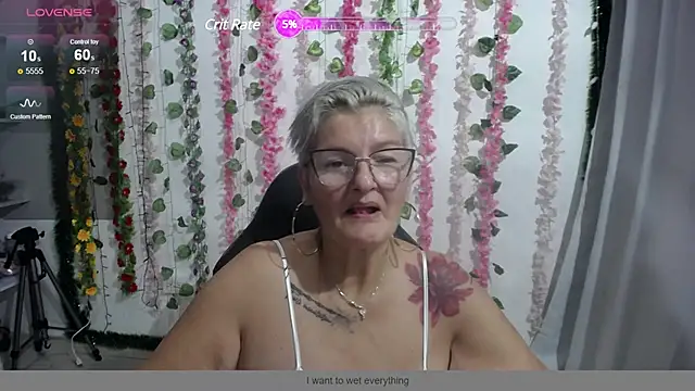 Snapshot of bety-cum2 chatting on January 13, 9:52 pm bety-cum2 online show from January 13, 9:52 pm