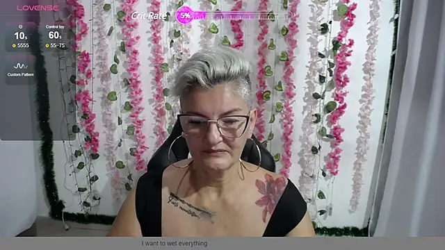 Snapshot of bety-cum2 chatting on February 2, 9:08 am bety-cum2 online show from February 2, 9:08 am