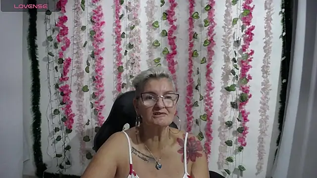 Snapshot of bety-cum2 chatting on February 9, 12:06 am bety-cum2 online show from February 9, 12:06 am