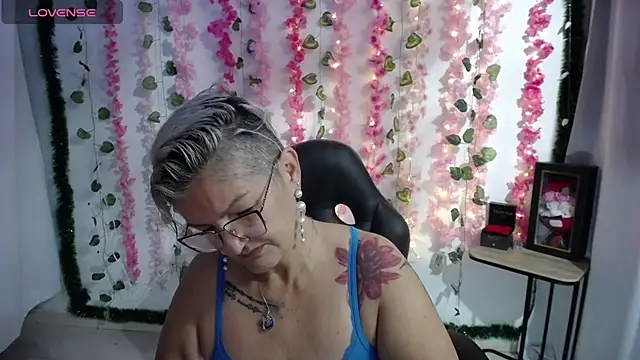 Snapshot of bety-cum2 chatting on February 13, 8:38 am bety-cum2 online show from February 13, 8:38 am