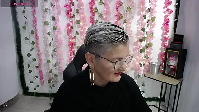 Snapshot of bety-cum2 chatting on February 15, 8:44 am bety-cum2 online show from February 15, 8:44 am