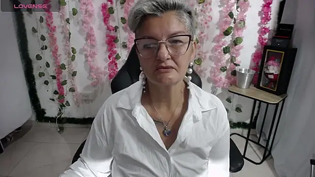 Snapshot of bety-cum2 chatting on February 17, 11:13 am bety-cum2 online show from February 17, 11:13 am