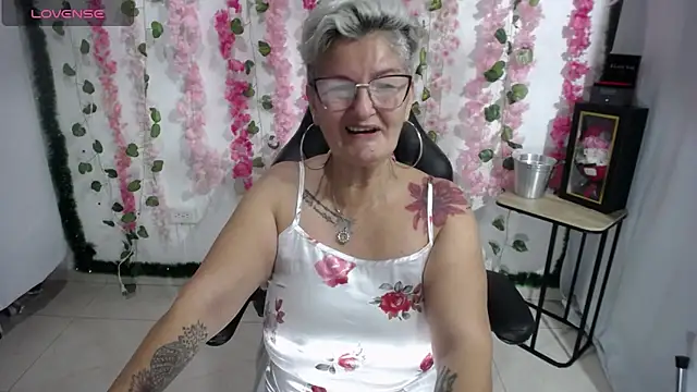 Snapshot of bety-cum2 chatting on February 18, 11:33 am bety-cum2 online show from February 18, 11:33 am