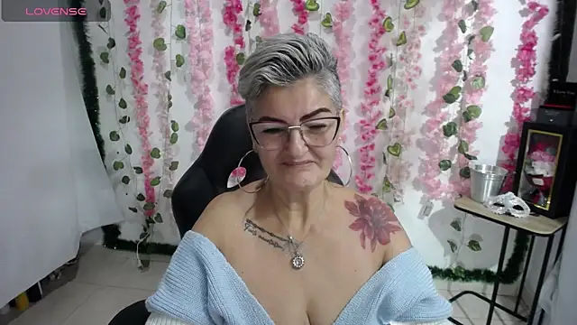 Snapshot of bety-cum2 chatting on February 19, 8:55 am bety-cum2 online show from February 19, 8:55 am