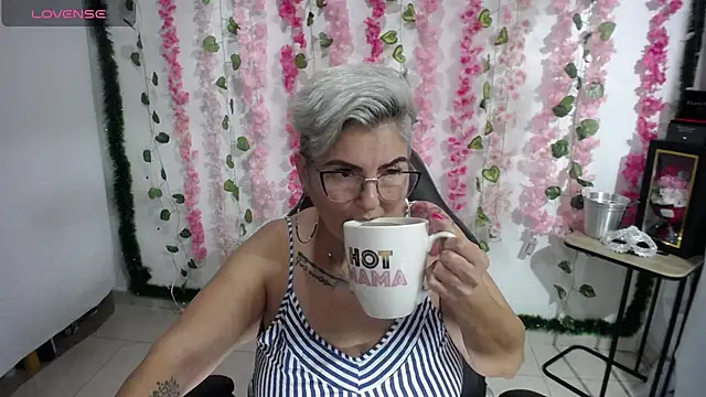 Snapshot of bety-cum2 chatting on February 19, 7:38 pm bety-cum2 online show from February 19, 7:38 pm