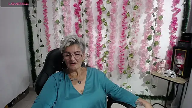 Snapshot of bety-cum2 chatting on February 22, 9:26 pm bety-cum2 online show from February 22, 9:26 pm