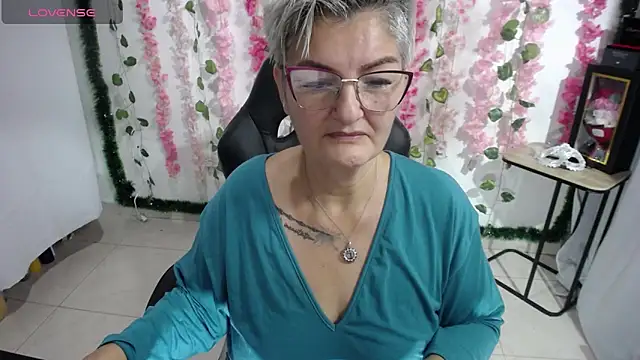 Snapshot of bety-cum2 chatting on February 23, 9:00 am bety-cum2 online show from February 23, 9:00 am