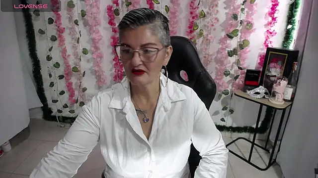 Snapshot of bety-cum2 chatting on March 3, 12:58 pm bety-cum2 online show from March 3, 12:58 pm