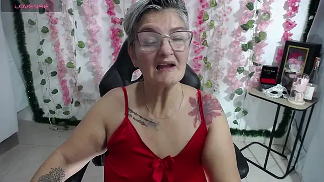 Snapshot of bety-cum2 chatting on March 4, 9:29 am bety-cum2 online show from March 4, 9:29 am