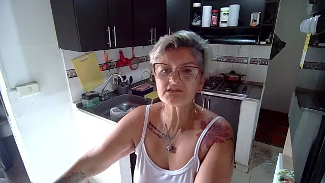 Snapshot of bety-cum2 chatting on March 5, 5:29 pm bety-cum2 online show from March 5, 5:29 pm