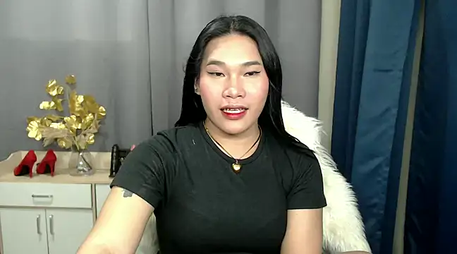 Snapshot of Ur_Fantastic_Lina chatting on December 24, 6:50 pm Ur Fantastic Lina online show from December 24, 6:50 pm