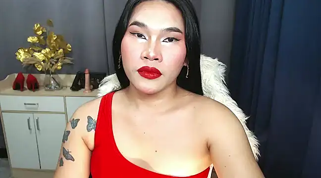 Snapshot of Ur_Fantastic_Lina chatting on January 14, 11:05 pm Ur Fantastic Lina online show from January 14, 11:05 pm