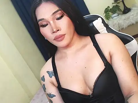 Snapshot of Ur_Fantastic_Lina chatting on November 3, 8:32 pm Ur Fantastic Lina online show from November 3, 8:32 pm