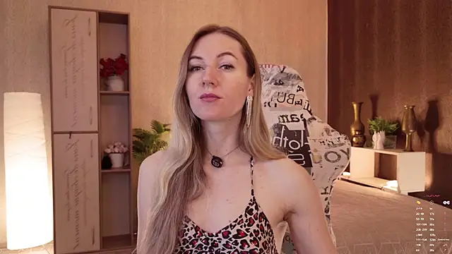 Snapshot of Hello_Lisha chatting on May 11, 8:20 am Hello Lisha online show from May 11, 8:20 am