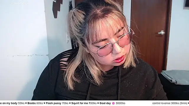 yini angel online show from May 23, 3:01 am