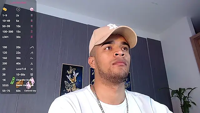 Bigcock 21cm  online show from March 20, 8:08 pm