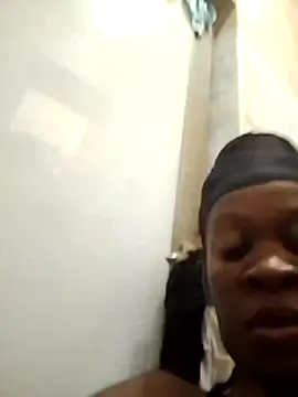 Snapshot of africanpussy22 chatting on April 8, 1:44 pm africanpussy22 online show from April 8, 1:44 pm