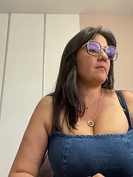 Snapshot of SWEETLILY18 chatting on March 1, 3:27 pm SWEETLILY18 online show from March 1, 3:27 pm