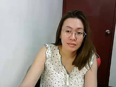 Snapshot of crizzybel chatting on January 17, 12:20 am crizzybel online show from January 17, 12:20 am