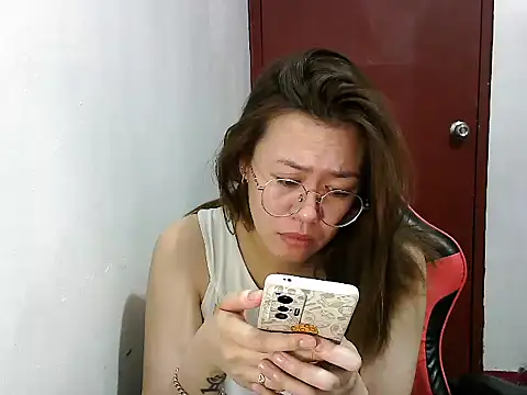 Snapshot of crizzybel chatting on January 21, 2:33 am crizzybel online show from January 21, 2:33 am