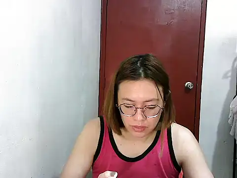 Snapshot of crizzybel chatting on February 8, 9:56 am crizzybel online show from February 8, 9:56 am