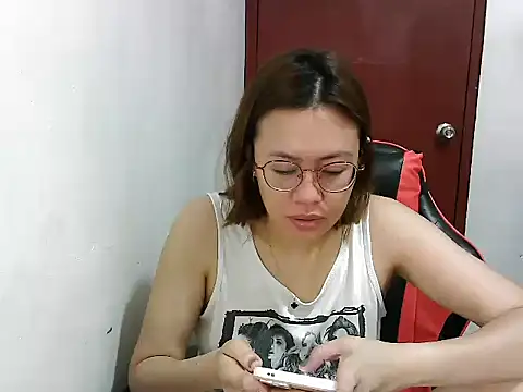 Snapshot of crizzybel chatting on February 13, 11:26 pm crizzybel online show from February 13, 11:26 pm