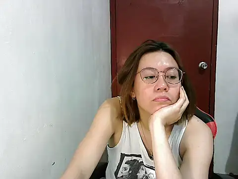 Snapshot of crizzybel chatting on February 14, 2:39 am crizzybel online show from February 14, 2:39 am