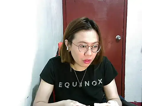 Snapshot of crizzybel chatting on February 17, 4:37 pm crizzybel online show from February 17, 4:37 pm