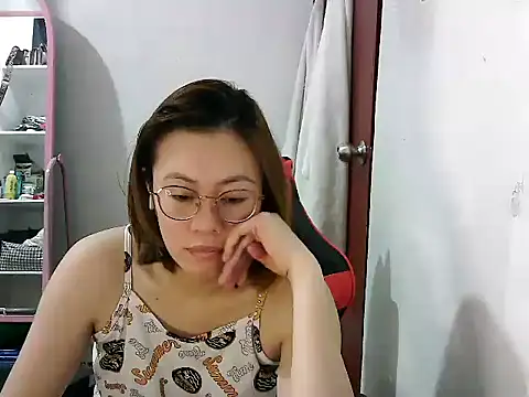 Snapshot of crizzybel chatting on March 2, 7:10 am crizzybel online show from March 2, 7:10 am