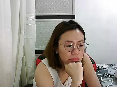 Snapshot of crizzybel chatting on March 7, 6:13 am crizzybel online show from March 7, 6:13 am