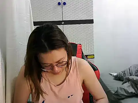 Snapshot of crizzybel chatting on March 14, 5:27 am crizzybel online show from March 14, 5:27 am