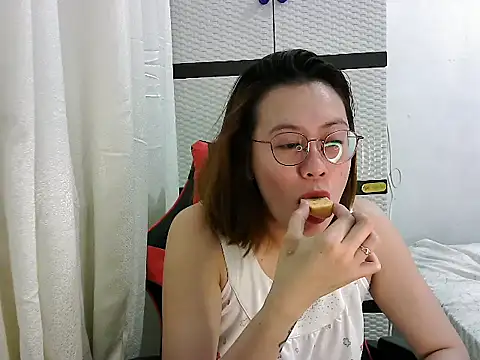 Snapshot of crizzybel chatting on March 21, 3:24 pm crizzybel online show from March 21, 3:24 pm