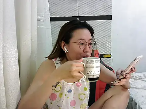 Snapshot of crizzybel chatting on March 22, 3:53 pm crizzybel online show from March 22, 3:53 pm