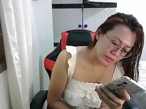 Snapshot of crizzybel chatting on September 13, 3:45 pm crizzybel online show from September 13, 3:45 pm