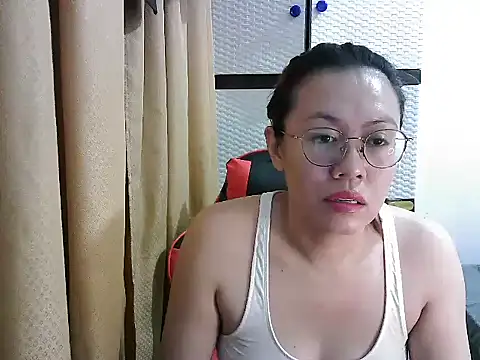 Snapshot of crizzybel chatting on October 28, 4:20 pm crizzybel online show from October 28, 4:20 pm