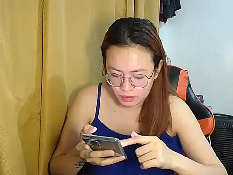 crizzybel online show from December 4, 6:49 pm