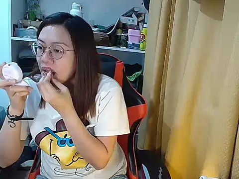 crizzybel online show from May 1, 6:56 pm