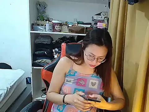 crizzybel online show from May 4, 6:48 pm
