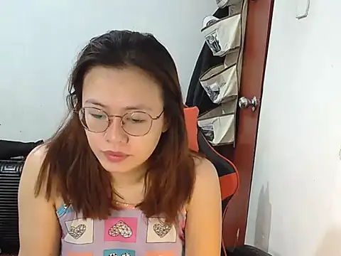 Snapshot of crizzybel chatting on May 15, 7:54 pm crizzybel online show from May 15, 7:54 pm