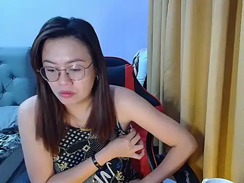 Snapshot of crizzybel chatting on June 2, 8:00 pm crizzybel online show from June 2, 8:00 pm