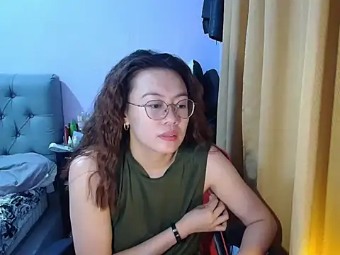 Snapshot of crizzybel chatting on June 5, 8:03 pm crizzybel online show from June 5, 8:03 pm