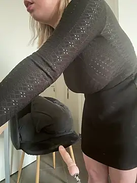 Snapshot of dollssfr chatting on January 21, 11:13 am dollssfr online show from January 21, 11:13 am