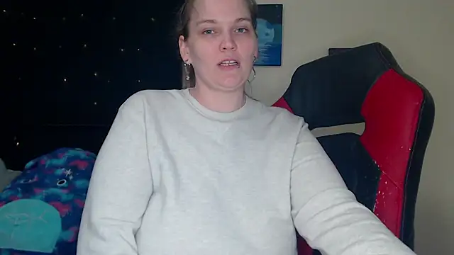 ToxicLilly online show from December 6, 12:05 pm